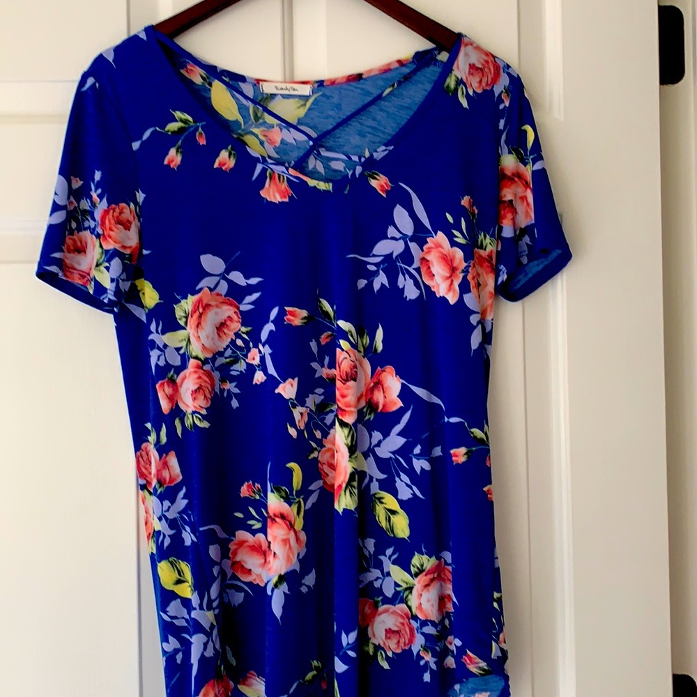 Like New, Twenty Ten Slinky Short Sleeve High/Low Top